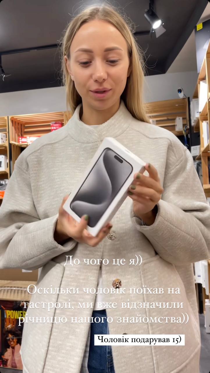 "У житті не купила б собі". Дружина Віктора Павліка показала коштовний подарунок від співака на річницю